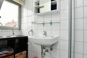 Wunderschöne, modern möblierte Dachgeschosswohnung in Stuttgart Ost – Die vollständige Adresse der Immobilie erhältst du vom Anbieter., 70186 Gaisburg, Stuttgart – Vorschaubild 11