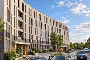 Neuwertige 3-Zimmer-Wohnung mit Einbauküche und Süd-Loggia im 1. OG / ab sofort verfügbar