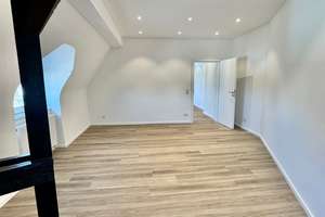 Sanierte und Stilvolle 2,5-Zimmer-Dachgeschosswohnung mit gehobener Innenausstattung in Düsseldorf – Reisholzer Straße 1, 40231 Lierenfeld, Düsseldorf – Vorschaubild 9