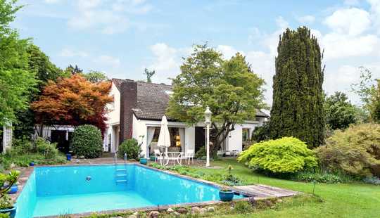 Bild von Lichtdurchflutetes Architektenhaus mit Pool, Sauna und Kamin in Großburgwedel