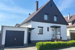 Nufringen: "Rarität, nicht nur für Autobastler" Einfamilienhaus mit Nebengebäude und Hebebühne! – Die vollständige Adresse der Immobilie erhältst du vom Anbieter., 71154 Nufringen – Vorschaubild 1