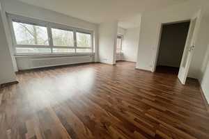 Großzügige 4-Zimmer-Wohnung mit Balkon im EG! – Jacobsallee 4, 45239 Essen – Vorschaubild 1