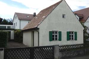 Charmantes Einfamilienhaus in beliebter Wohnlage in Dillingen-Hausen mit viel Potenzial – Die vollständige Adresse der Immobilie erhältst du vom Anbieter., 89407 Dillingen an der Donau – Vorschaubild 2