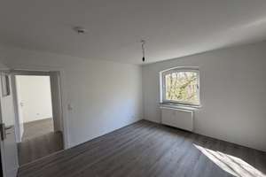 Frisch renovierte 3-Zimmer-Wohnung im Erdgeschoss – kompakt, modern & sofort bezugsbereit – Pappeldamm 7, 38239 Thiede, Salzgitter – Vorschaubild 1