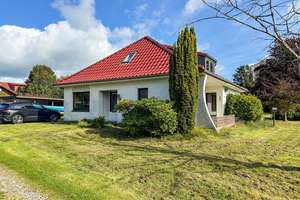 Nahe Husum, viel Potenzial für eigene Ideen: Sanierungsbedürftiges Wohnhaus auf großem Grundstück – Die vollständige Adresse der Immobilie erhältst du vom Anbieter., 25872 Wittbek – Vorschaubild 3
