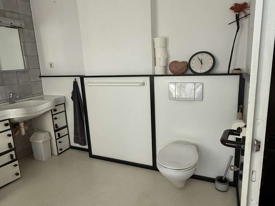 Bad 1 große Wohnung