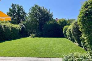 Ein Zuhause mit Potenzial 
Ruhige Doppelhaushälfte mit großen Südgarten