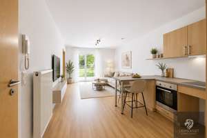 Sofort frei: Moderne Erdgeschosswohnung mit Terrasse, Einbauküche & Carport *Provisionsfrei* – Kirchplatz 5a, 83093 Bad Endorf – Vorschaubild 1