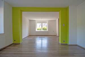 Teilmodernisiertes Zweifamilienhaus mit Garage und Stellplatz auf 566 m² Grundstück – Annener Berg 3, 58454 Ennepe-Ruhr-Kreis – Vorschaubild 2