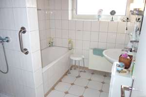 EINFAMILIEN-REIHENMITTELHAUS PARKETT 4 ZIMMER MOD. BÄDER+G-WC GARTEN TERRASSE GARAGE IN HASSELS – Oberheider Straße 35, 40599 Hassels, Düsseldorf – Vorschaubild 20