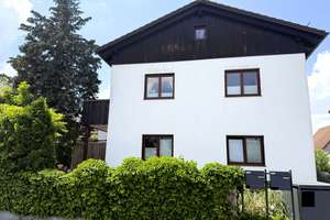 In 20 Minuten am Marienplatz: Gepflegtes Zweiparteienhaus in ruhiger Lage (Freimann) – Die vollständige Adresse der Immobilie erhältst du vom Anbieter., 80939 Freimann, München – Vorschaubild 2