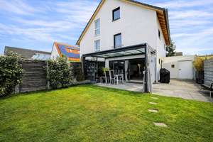 Trudering - Zukunft trifft Zuhause • trendige A+-Doppelhaushälfte mit sonnigem S/W-Garten