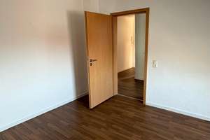 Frisch renovierte 2-Zimmer-Dachgeschoss-Wohnung mit neuem Bad und Garage in Gelsenkirchen-Horst – Die vollständige Adresse der Immobilie erhältst du vom Anbieter., 45899 Horst, Gelsenkirchen – Vorschaubild 16