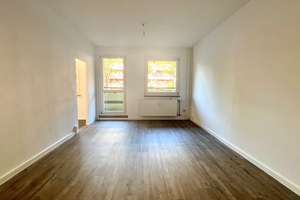 Hier fühlen Sie sich wohl: familienfreundliche 3-Zi.-Wohnung im Erdgeschoss! – Georg-Palitzsch-Str. 107, 1239 Prohlis-Süd, Dresden – Vorschaubild 4