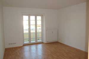 Große, sonnige Wohnküche mit Erkerbereich -  Bad mit Fenster - Balkon – Heimgarten 112, 9126 Chemnitz – Vorschaubild 2