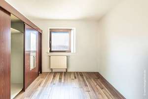 Charmante Doppelhaushälfte bzw. Mehrgenerationenhaus mit viel Potential auf traumhaften Grundstück – Die vollständige Adresse der Immobilie erhältst du vom Anbieter., 80999 Untermenzing, München – Vorschaubild 9