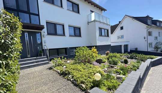 Bild von Großzügiges und sehr gepflegtes 2 Familienhaus mit Einliegerwohnung in Tsst-Wehen zu verkaufen!