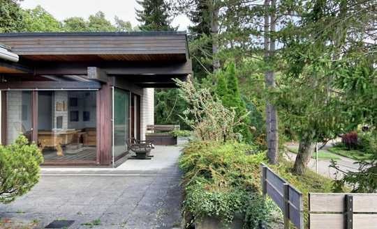 Großzügiges Wohnhaus mit Einliegerwohnung - ruhige Lage auf Eckgrundstück 