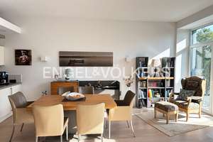 Helle und stilvolle Wohnung in zentraler Lage