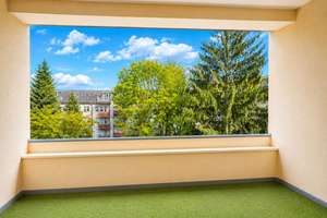 Frisch renovierte 2-Zimmer-Wohnung mit Loggia und Grünblick – bezugsfrei in Reinickendorf