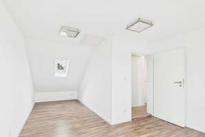 Großzügige 5-Zimmer-Wohnung auf zwei Ebenen in ruhiger Sackgasse Nürnberg-Reichelsdorf – Die vollständige Adresse der Immobilie erhältst du vom Anbieter., 90453 Reichelsdorf, Nürnberg – Vorschaubild 14