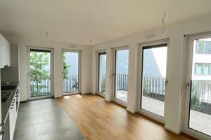 Balkon-2-Zimmer-Terrassenwohnung mit moderner Küche in Frankfurt – 60329 Bahnhofsviertel, Frankfurt am Main – Vorschaubild 1