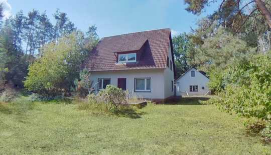 Bild von 16.000 m² Grundstück mit attraktivem Einfamilienhaus