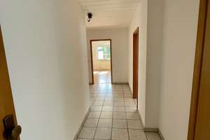 Modernisierte Wohnung mit drei Zimmern sowie Balkon und Einbauküche in Oberhausen-Rheinhausen – Die vollständige Adresse der Immobilie erhältst du vom Anbieter., 68794 Oberhausen-Rheinhausen – Vorschaubild 3