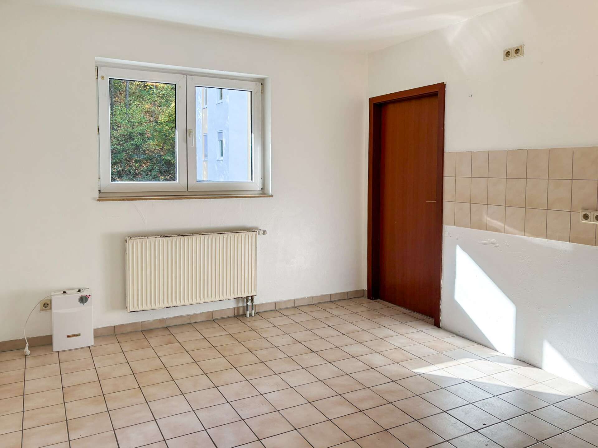 Immobilie in Mittelhof - Renovierungsbedürftige Eigentumswohnung mit zwei Balkonen und Stellplatz in zentraler Lage! - Bild 9