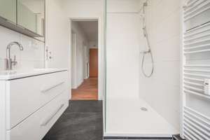 Wohnen in Marburg: saniertes Badezimmer, toller Blick, Keller, Garage – Die vollständige Adresse der Immobilie erhältst du vom Anbieter., 35039 Marburg, Marburg – Vorschaubild 6