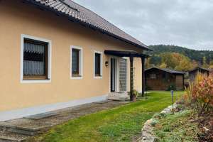 Charmante Dachgeschosswohnung mit Fernblick in Neunburg vorm Wald zu vermieten – Die vollständige Adresse der Immobilie erhältst du vom Anbieter., 92431 Neunburg vorm Wald – Vorschaubild 1