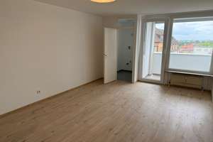 Modern renoviertes 1-Zimmer-Apartment mit Einbauküche, Balkon und toller Aussicht