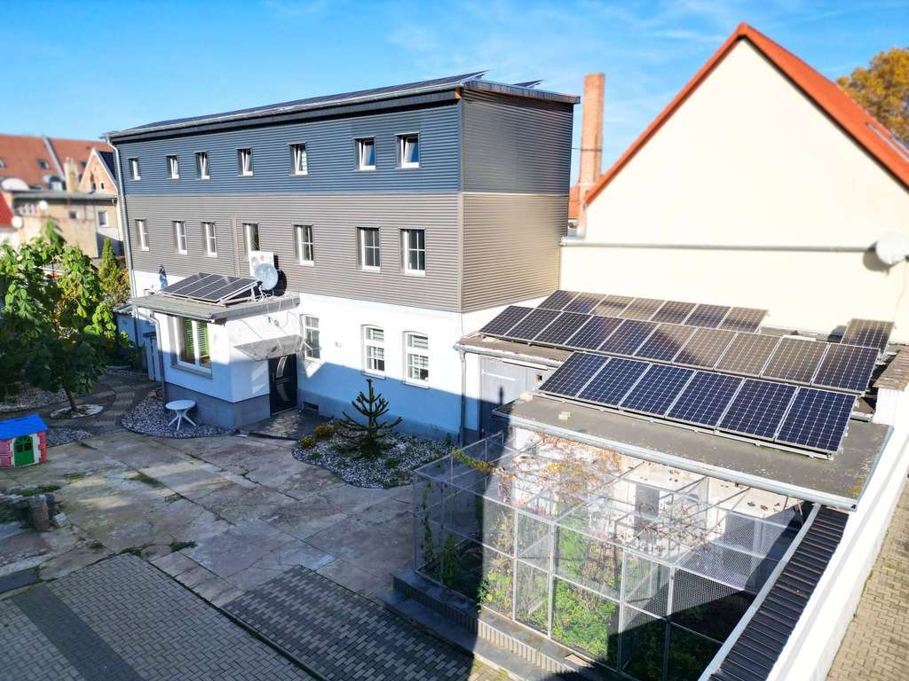 Immobilie in Calbe (Saale) - Modernes Familienhaus mit Gartenidylle in Calbe (Saale) - Bild 1