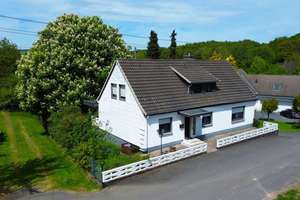 Landhaus mit viel Potenzial, Ruhe, Platz und optional über 3 Hektar Grünland – Die vollständige Adresse der Immobilie erhältst du vom Anbieter., 53804 Much – Vorschaubild 2
