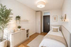 Über Münchens Dächern: moderne 4-Zi.-Whg. mit zwei Balkonen, EBK und TG-Stellplatz – Elektrastrasse 5, 81925 Parkstadt, München – Vorschaubild 3