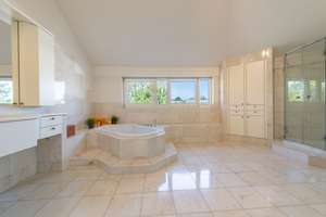 EXKLUSIVE PREMIUM-VILLA IN BESTLAGE ! BURGBLICK - HALLENBAD - TIEFGARAGE - SPA - – Schweitzerstraße 7, 84489 Burghausen – Vorschaubild 18