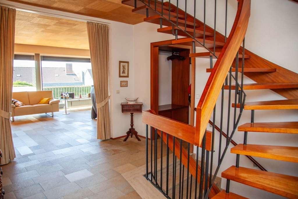 Immobilie in Leichlingen - Ein Zuhause, das Generationen verbindet. Einfamilienhaus mit Einliegerwohnung in bester Lage - Bild 1