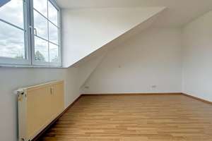 Charmante Dachgeschosswohnung mit Spitzboden in ruhiger Lage von Berlin-Bohnsdorf – Die vollständige Adresse der Immobilie erhältst du vom Anbieter., 12526 Bohnsdorf, Berlin – Vorschaubild 8