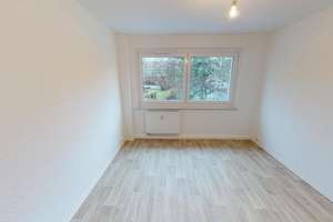 Lichterhellte 3-Raum-Wohnung mit Balkon – Scheffelstr. 38, 9120 Helbersdorf, Chemnitz – Vorschaubild 2
