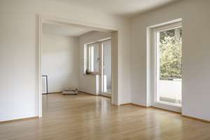 60's Terrassenwohnung mit Weitblick ins Grüne, Garage, moderner EBK & Designer-Tageslichtbad – Die vollständige Adresse der Immobilie erhältst du vom Anbieter., 61476 Kronberg im Taunus – Vorschaubild 11