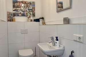 Hollenders Immobilien: Stilvolle 2-Zimmer-Wohnung mit Südbalkon, Aufzug und Stellplatz in guter Lage – Die vollständige Adresse der Immobilie erhältst du vom Anbieter., 50999 Weiß, Köln – Vorschaubild 10