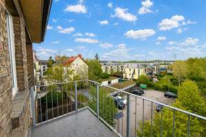 Helle & sanierte 2 Zimmerwohnung mit Balkon in Wiesbaden Biebrich! – Wilhelm Kalle Strasse 11, 65203 Biebrich, Wiesbaden – Vorschaubild 1
