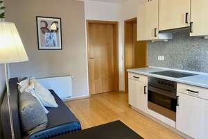 2,5 Zimmer hell, charmant, zentral mit  West-Südbalkon in München Laim – Fürstenriederstraße 8, 80687 Sankt Ulrich, München – Vorschaubild 2