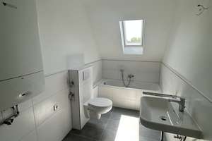 Mülheim: Sanierte Zweizimmerwohnung im denkmalschützten Altbau! – Bergisch Gladbacher Str. 99, 51065 Mülheim (Ortsteil), Köln – Vorschaubild 2