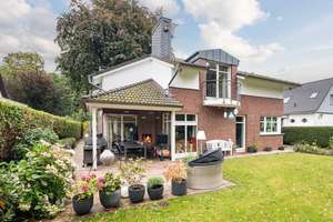 Repräsentatives Einfamilienhaus auf großem Grundstück mit weiterem Baufenster – Die vollständige Adresse der Immobilie erhältst du vom Anbieter., 22359 Volksdorf, Hamburg – Vorschaubild 1