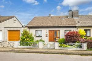 Attraktives Einfamilienhaus im Bungalowstil
mit sonnigem Grundstück und Garage – Die vollständige Adresse der Immobilie erhältst du vom Anbieter., 52076 Walheim, Aachen – Vorschaubild 2