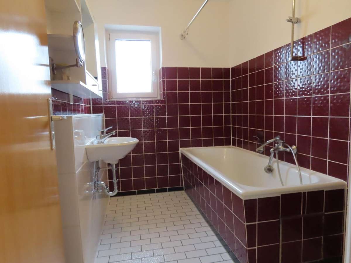 Immobilie in Ellzee - Einfamilienhaus mit Nutzungspotenzial, OG-Terrasse und umfangreichen energetischen Maßnahmen - Bild 7