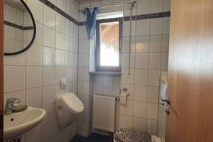 Zweifamilienhaus in ruhiger Lage – Die vollständige Adresse der Immobilie erhältst du vom Anbieter., 92286 Rieden – Vorschaubild 7