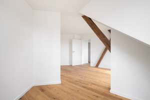 Exklusive 3‑Zi.-DG-Wohnung mit Stellplatz & Balkon in top sanierter Stadtvilla nahe City‑Galerie – Raunerstraße 23, 86153 Am Schäfflerbach, Augsburg – Vorschaubild 13