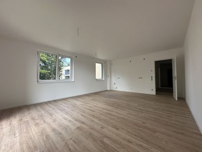 Helle 3 Zimmer Wohnung mit EBK und Balkon
